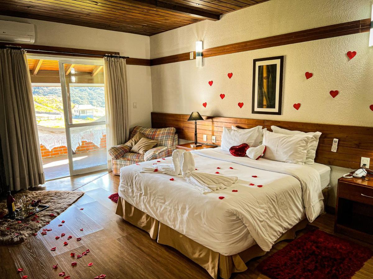 Quarto Deluxe com Cama de Casal ou 2 de Solteiro
